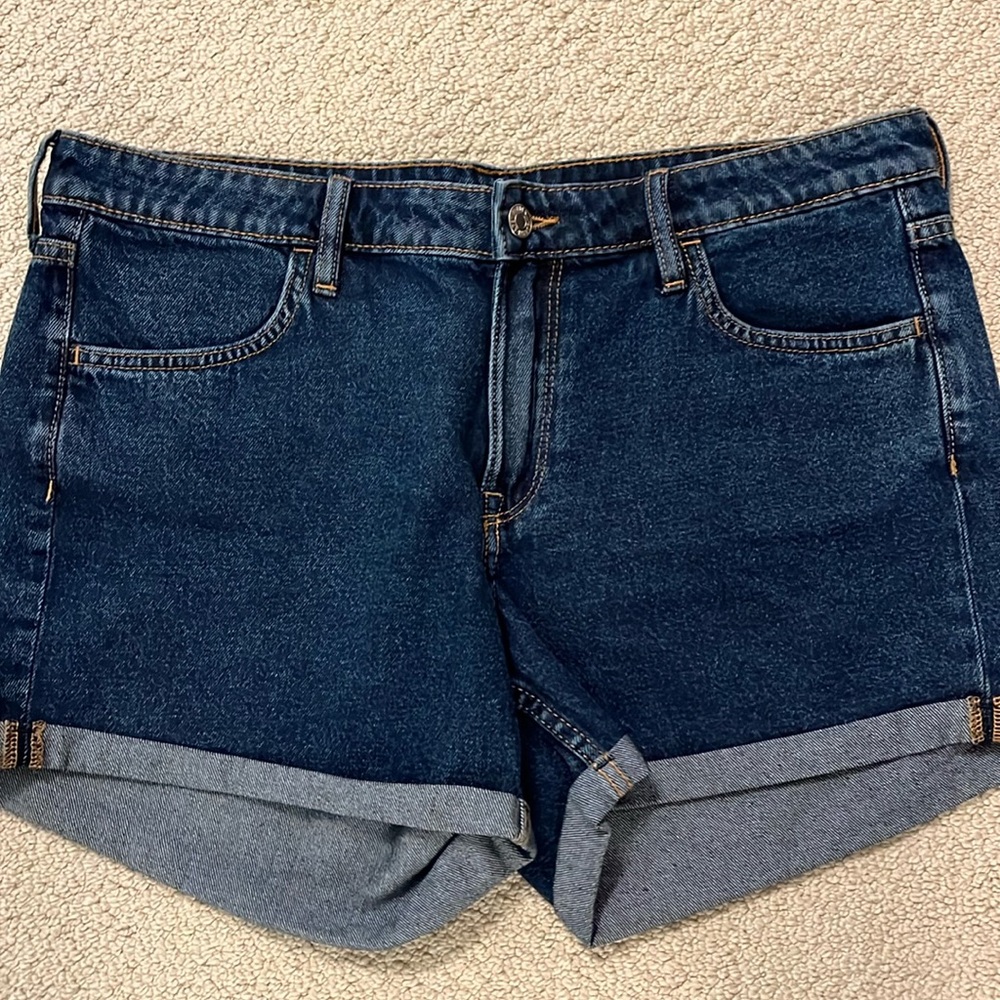 Women’s denim shorts, size 10, new without tag